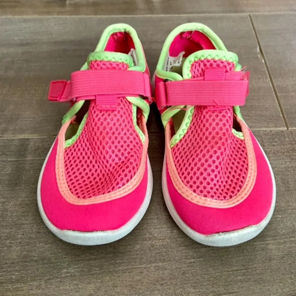 Wonder Nation Toddler Girls Beach Water Shoes in Pink